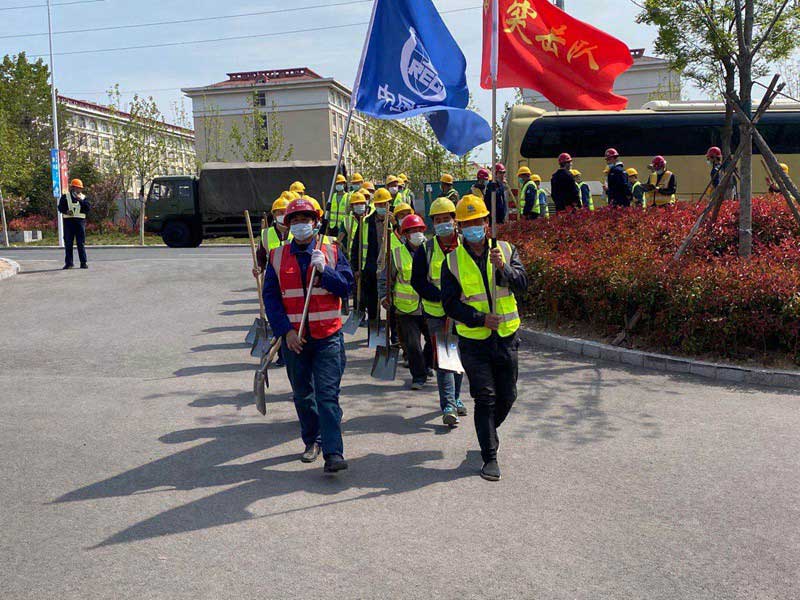 中铁建工集团山东公司驰援青岛小珠山火救灾，践行央企责任